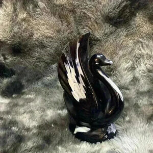 VTG BMP BLUE  MOUNTAIN POTTERY
GLAZED BLUE AND WHITE SWAN
PLANTER